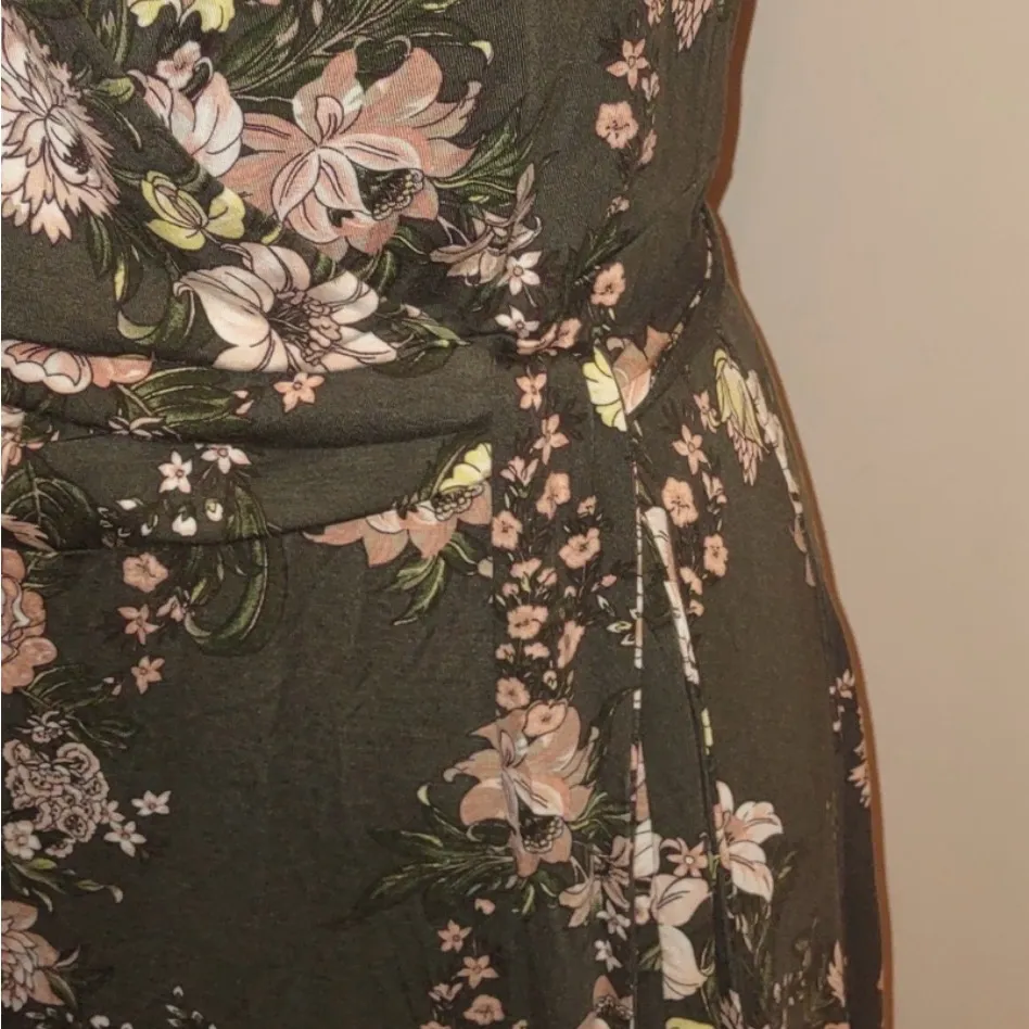 LOFT Floral Maxi Dress in Gray and Pink - Image 5