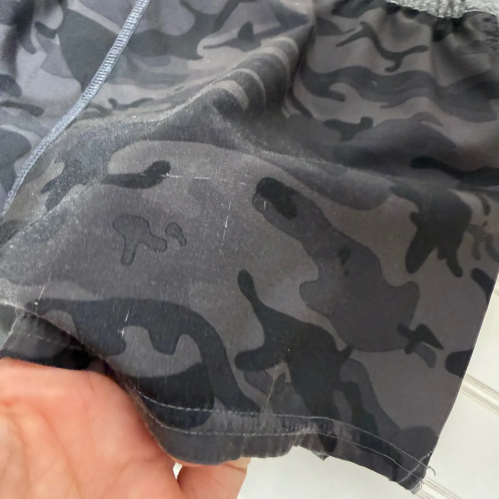 Vuori Camo Shorts Sz Small Drawstrng - Image 8