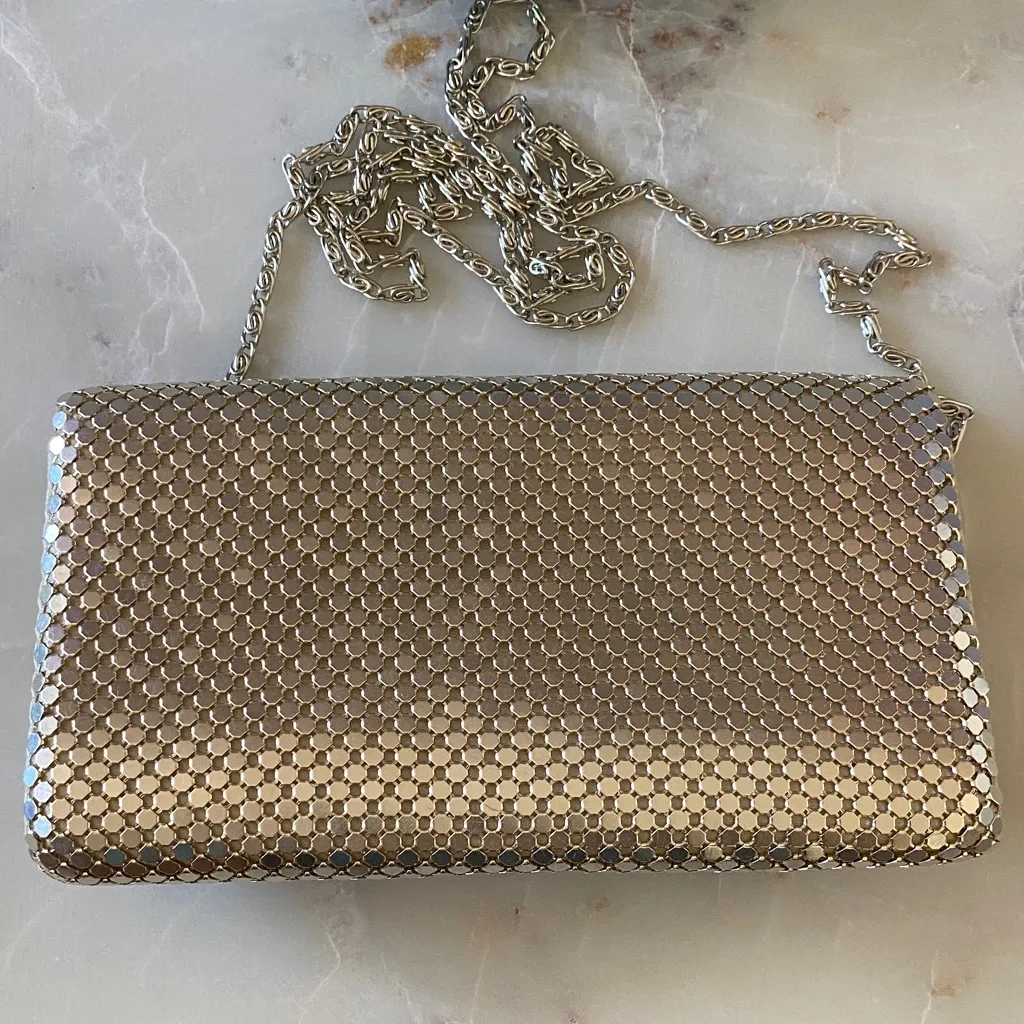 Elegant Gold Mesh Clutch - Image 4