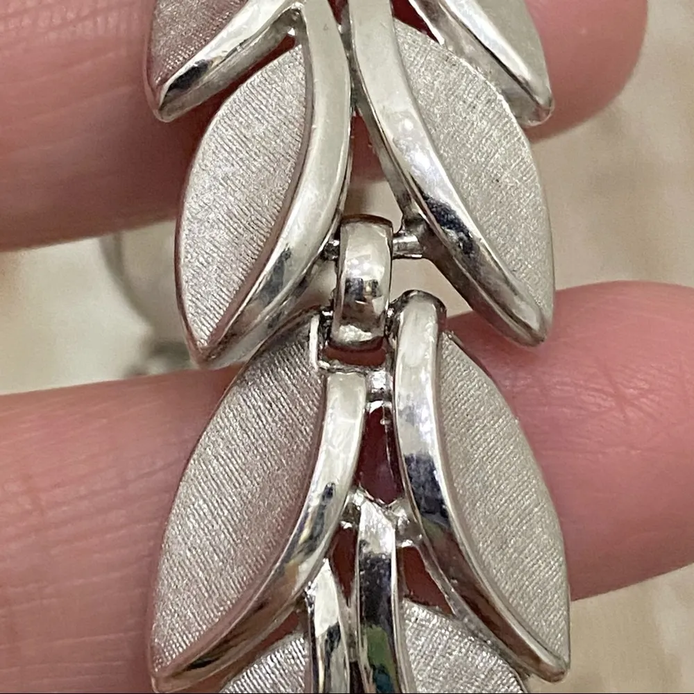 Vintage 50’s Crown Trifari Leaf Link Bracelet - Image 10