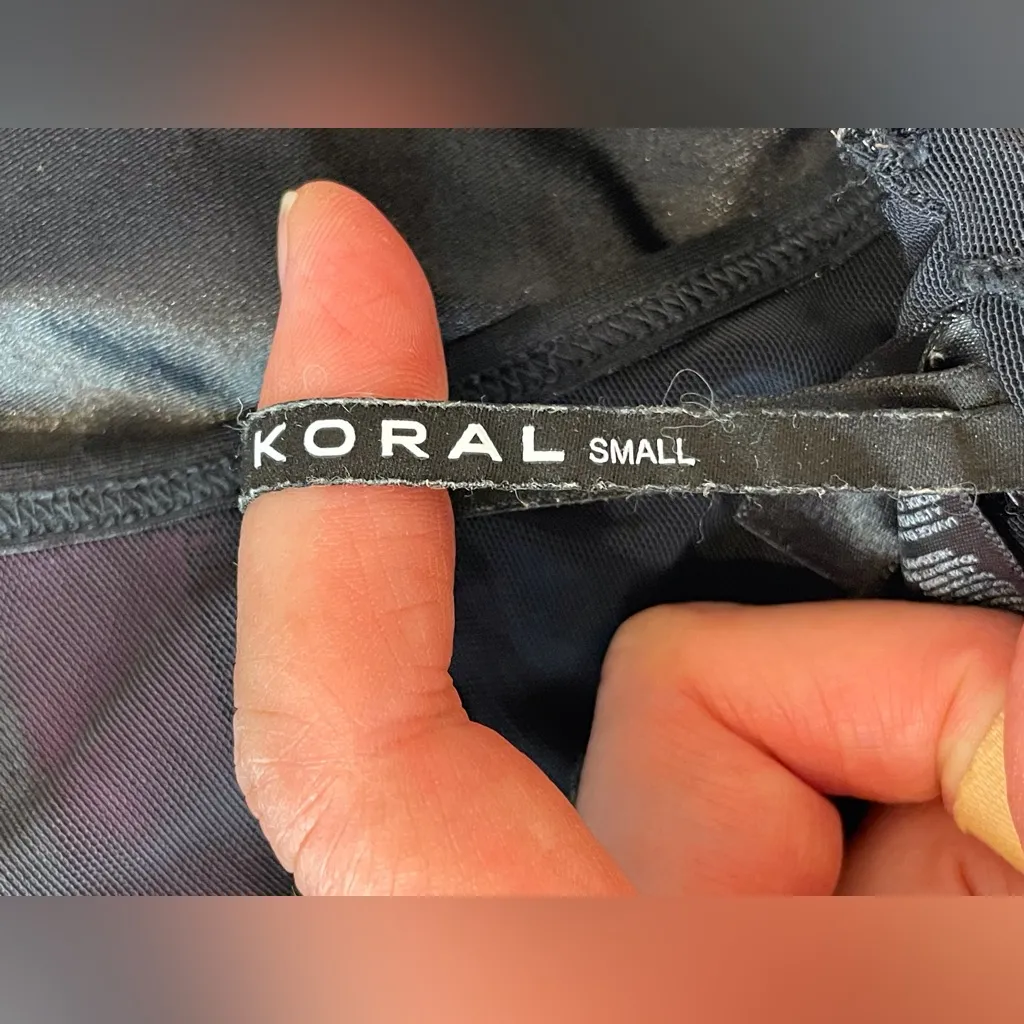 Koral Women’s Mesh-Back‎ Racerback Black Pink Sports Bra Size S - Image 9