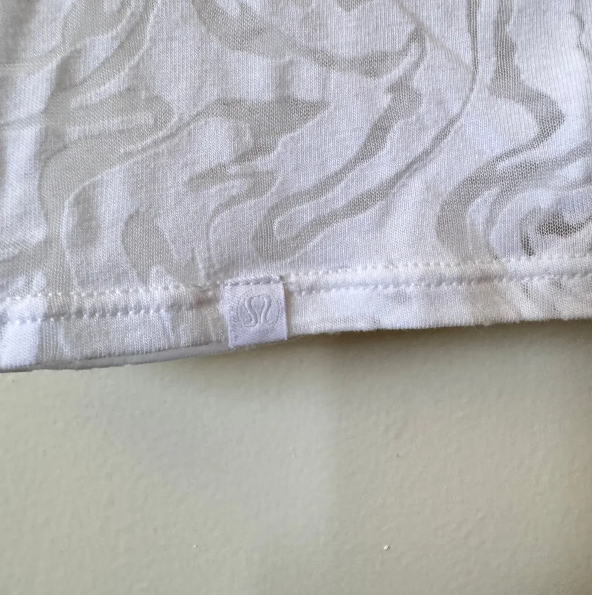 Lululemon Crescent Tee *Veil White Size 4/6 - Image 5