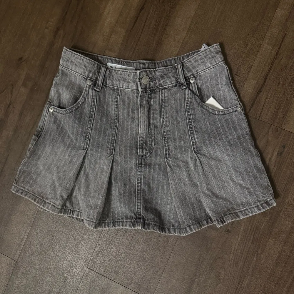 NWT ZARA GRAY PLEATED MINI SKIRT - Image 8