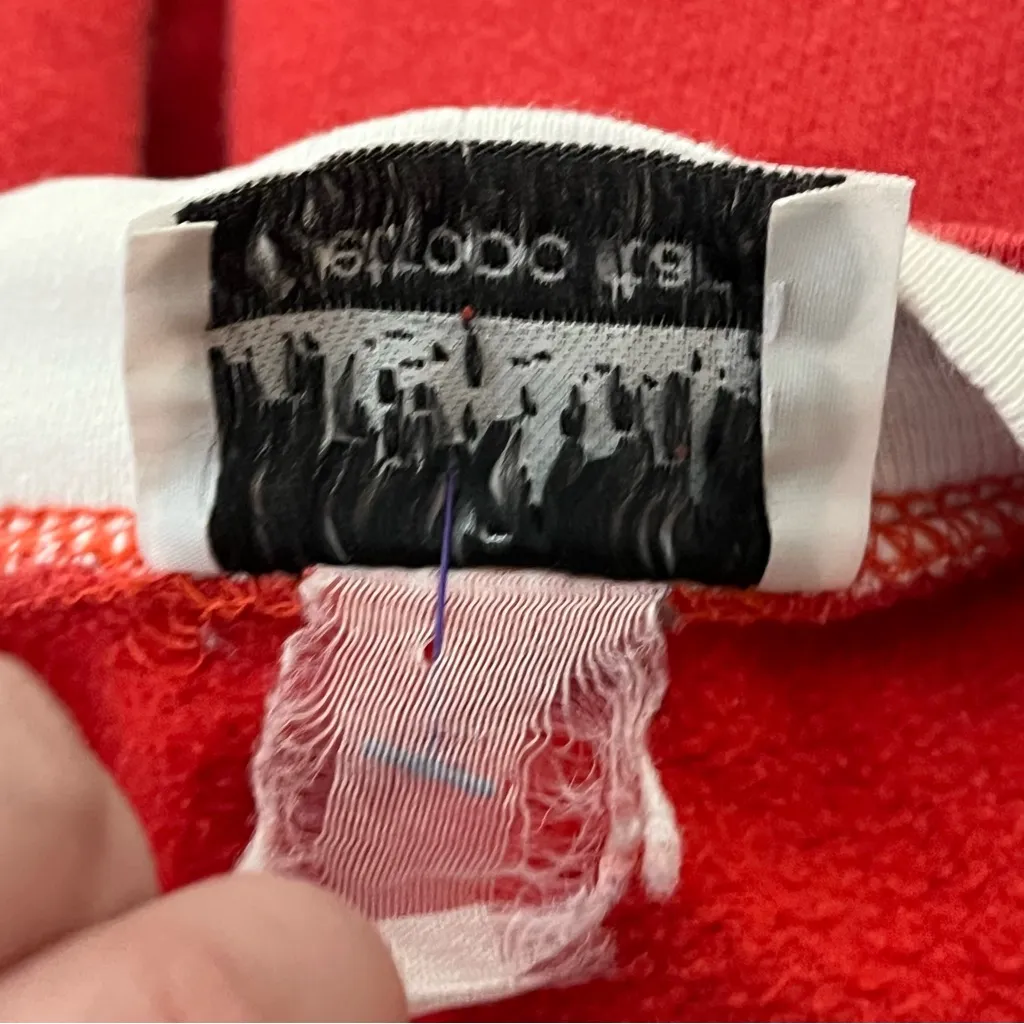 Vintage 90s Y2K Metropolitan Crewneck Sweatshirt Penguin Appliqué Christmas L Red Size M - Image 4