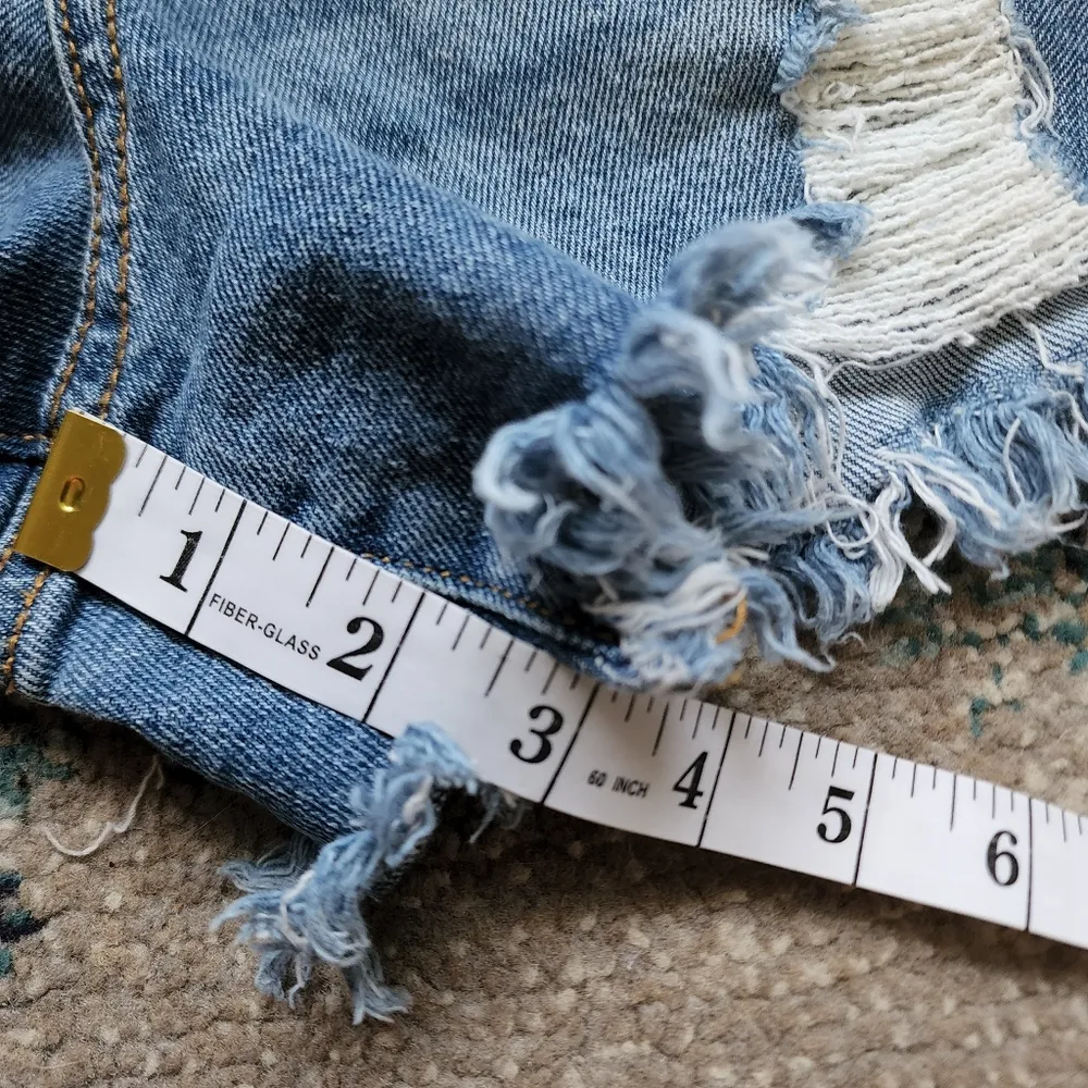 Kendall & Kylie Icon distressed denim shorts size 29 - Image 10