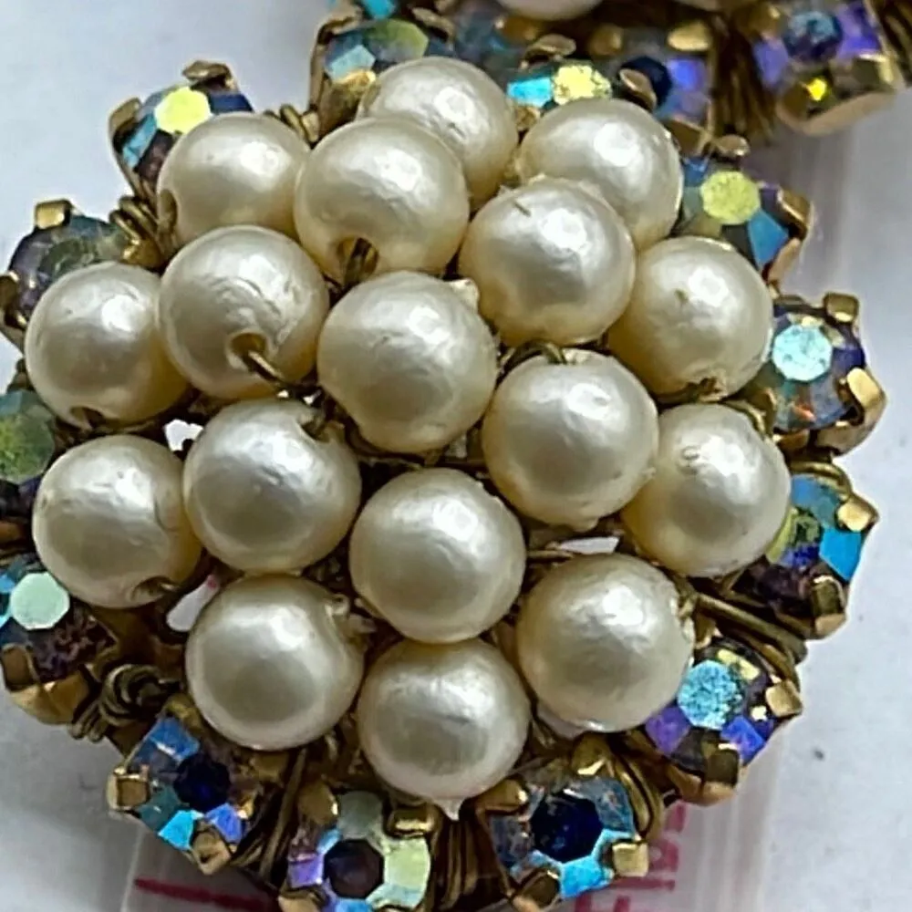 Elegant vintage clip earrings with faux pearls and stunning Aurora Borealis bead Gold - Image 8