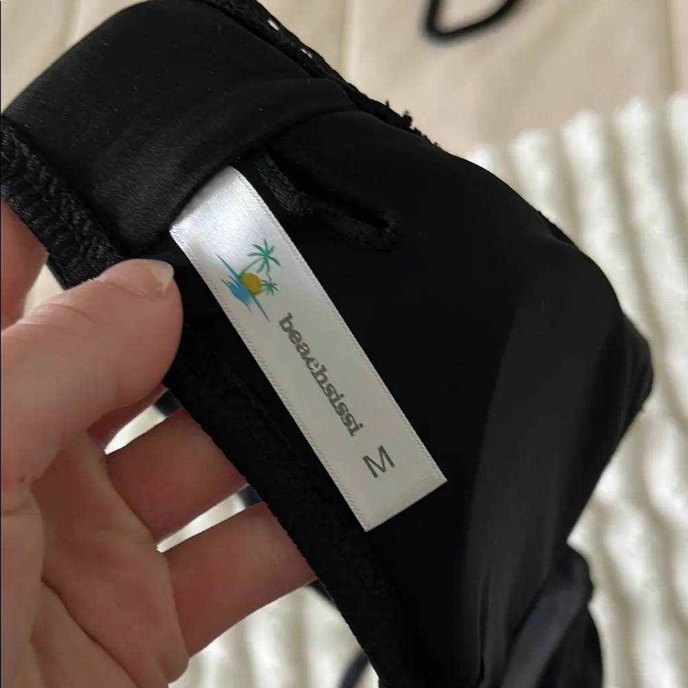 Beachsissi NWT  Black Scalloped Bikini Top - Image 5