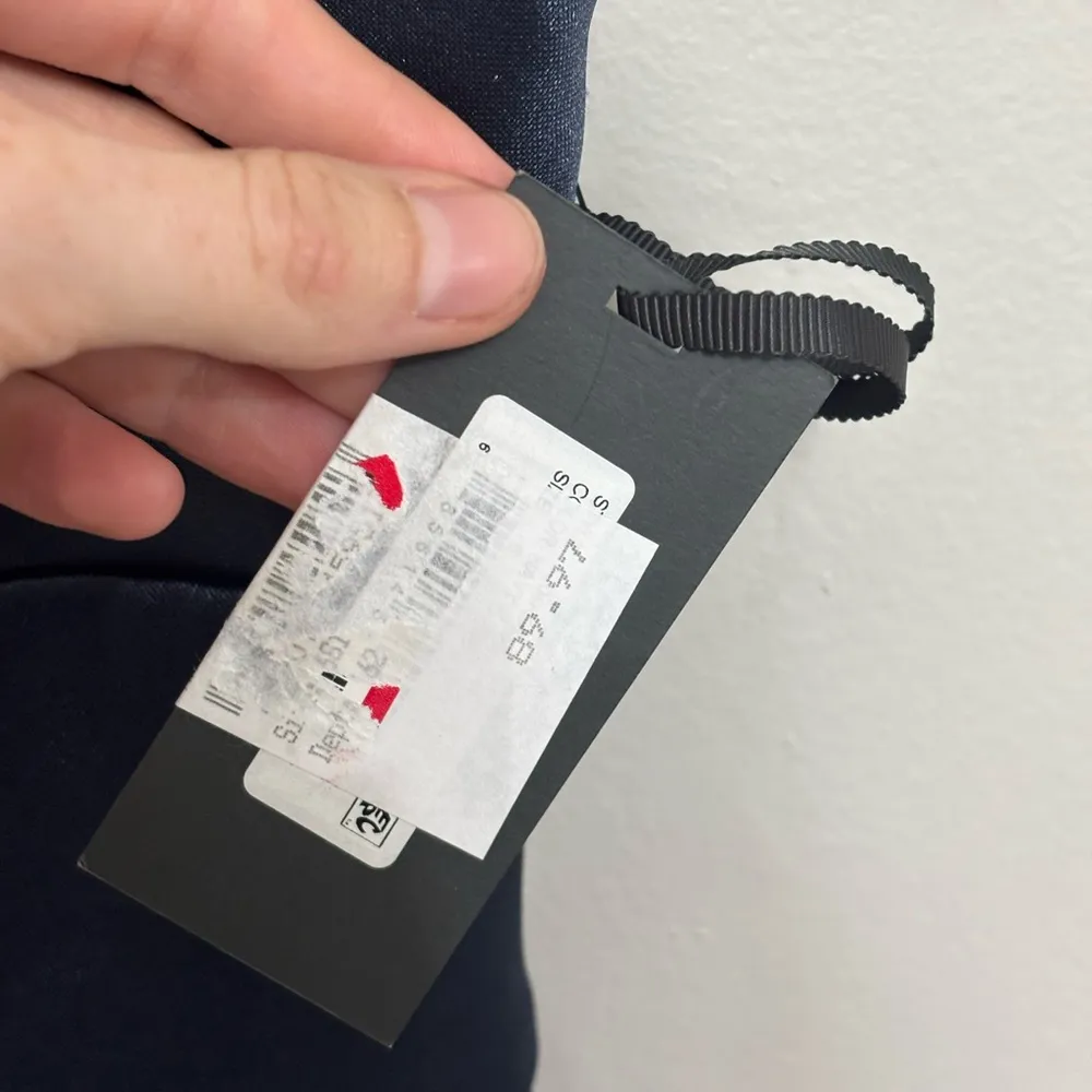 NWT Vera Wang Sleeveless Double V Neck Cocktail Dress in Dark Blue - Size 6 - Image 6