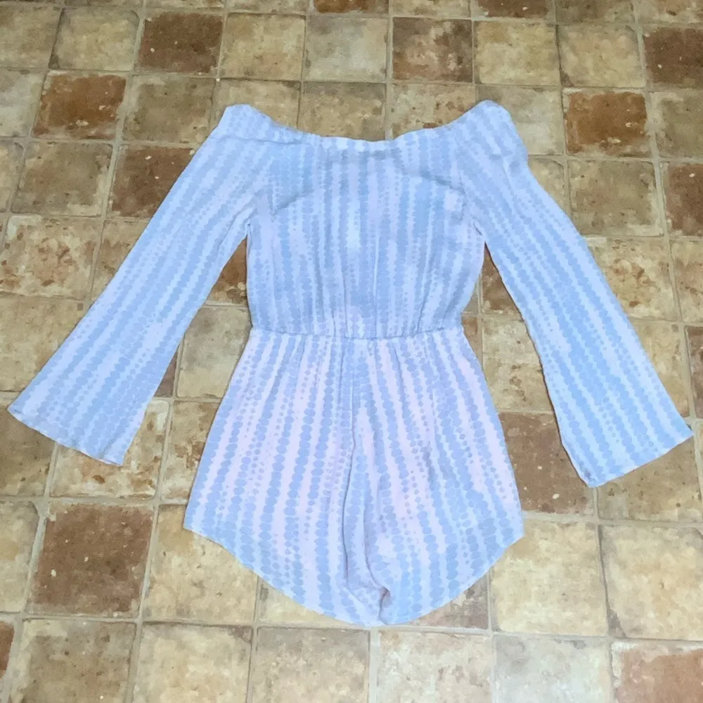 Olivaceous Pastel Blue & Pink Giraffe Print Long Sleeves Off Shoulder Romper L - Image 3