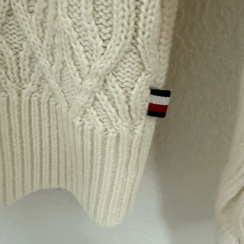 Tommy Hilfiger Cream Cable-Knit Red Navy Blue Colorblock Flag Logo Sweater Small - Image 5