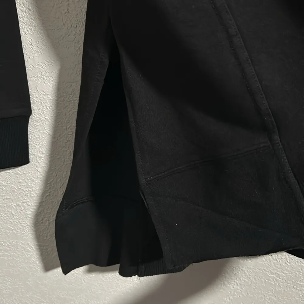 Central Park Active Size M Sweatshirt Asymmetrical Hem and Side Slit Black Size M - Image 2
