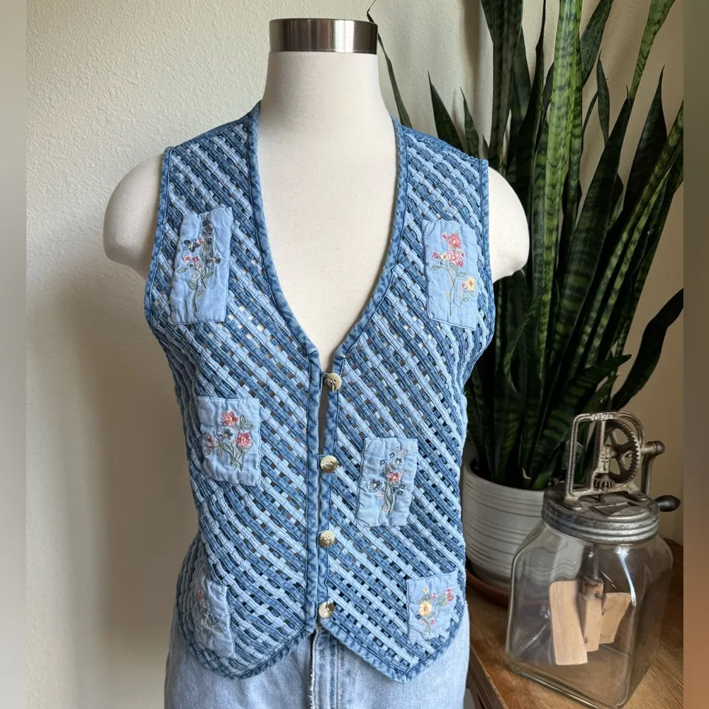 Title:
Vintage Floral Embroidered Denim Vest Cottagecore open weave‎ patchwork Blue Size M - Image 11