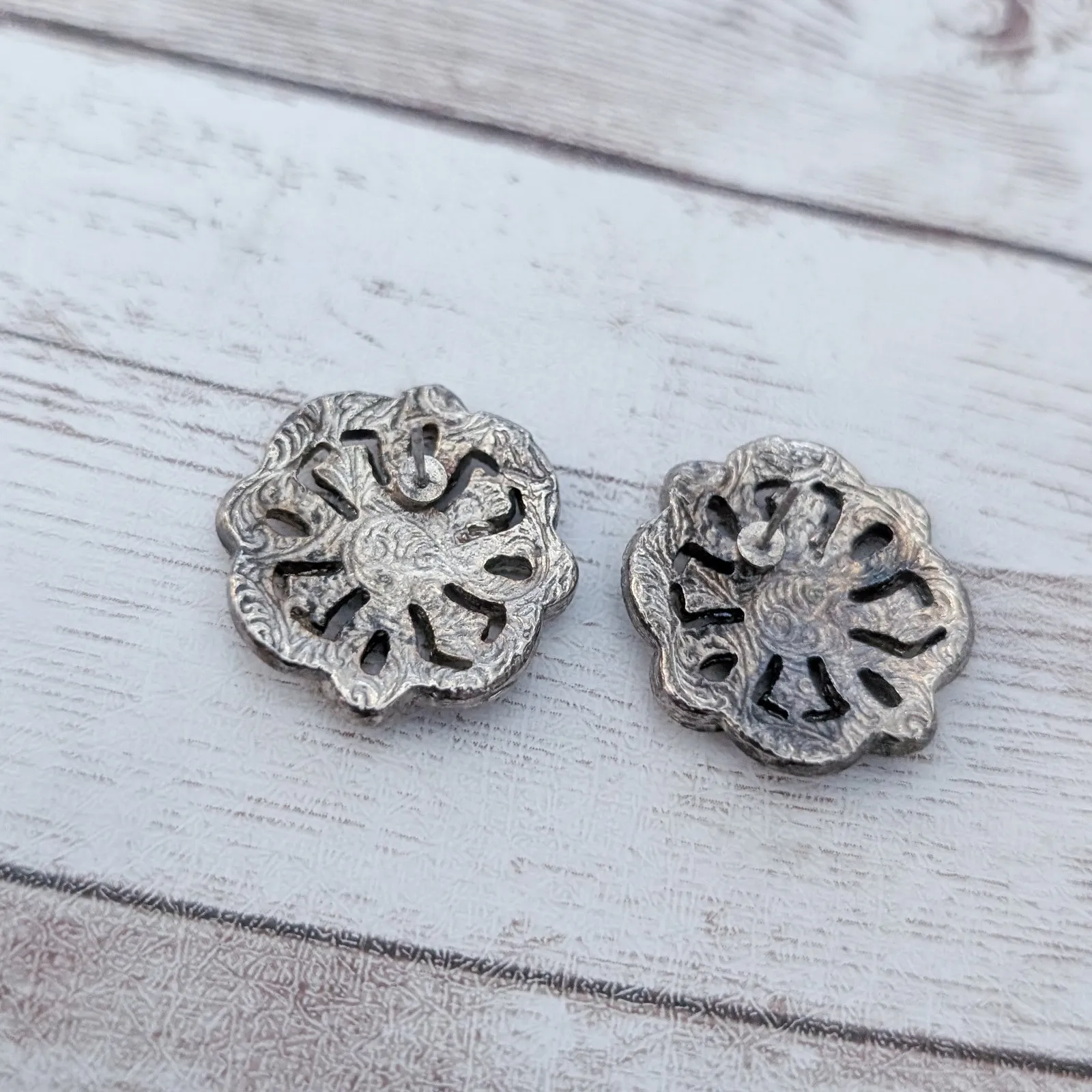 Vintage Stud Earrings Fancy Design - Image 7