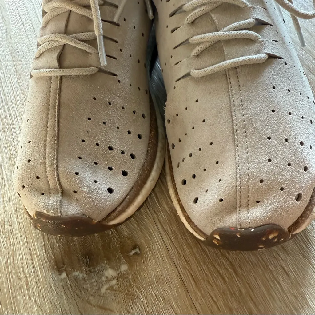 OTBT Alstead Suede Leather Sneakers in a Light Beige Color Size 6 - Image 5