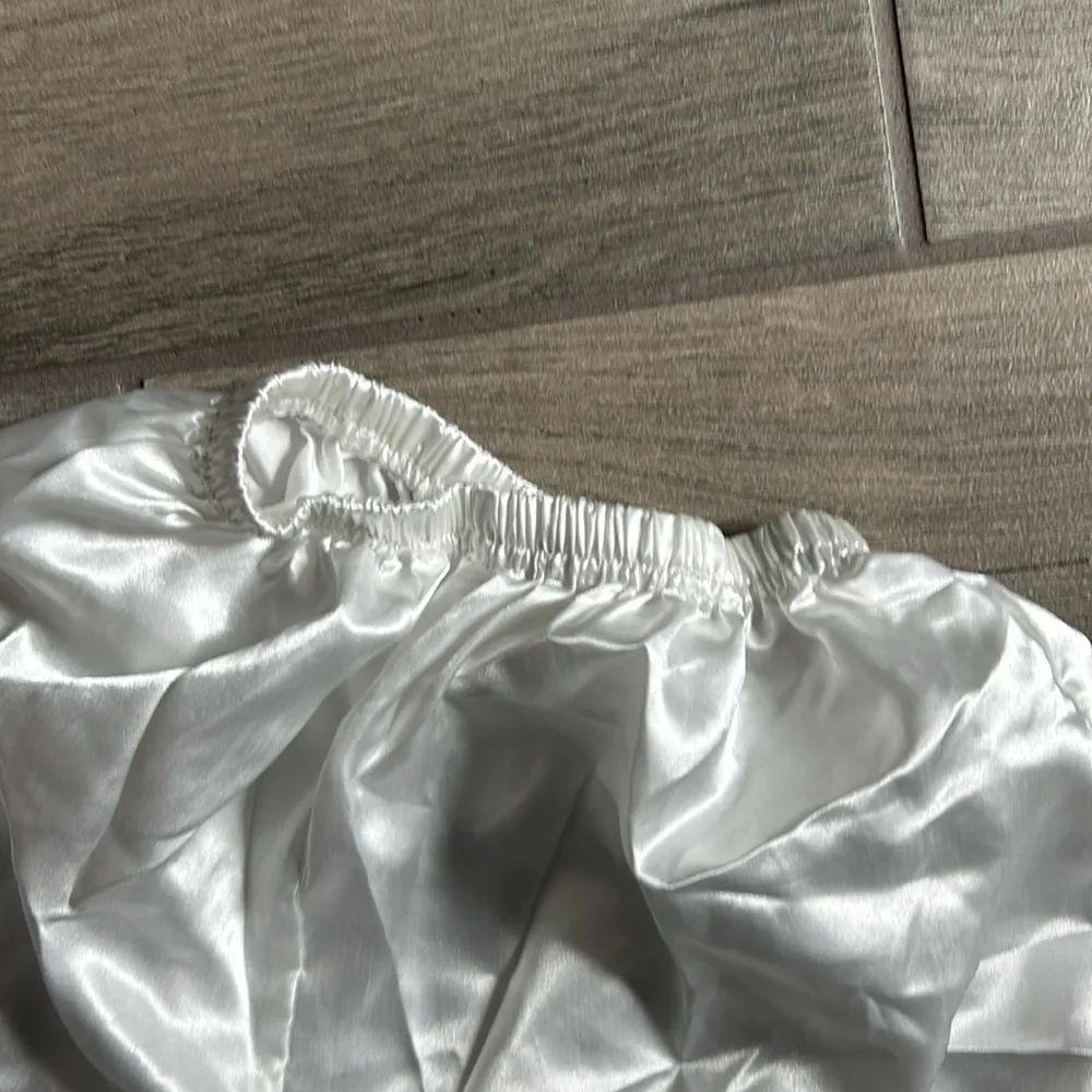 White silky pajama shorts Size XS - Image 2