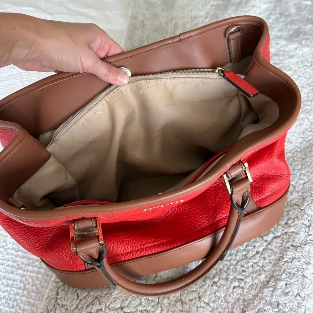 Calvin Klein Super cute  leather tote/purse - Image 14