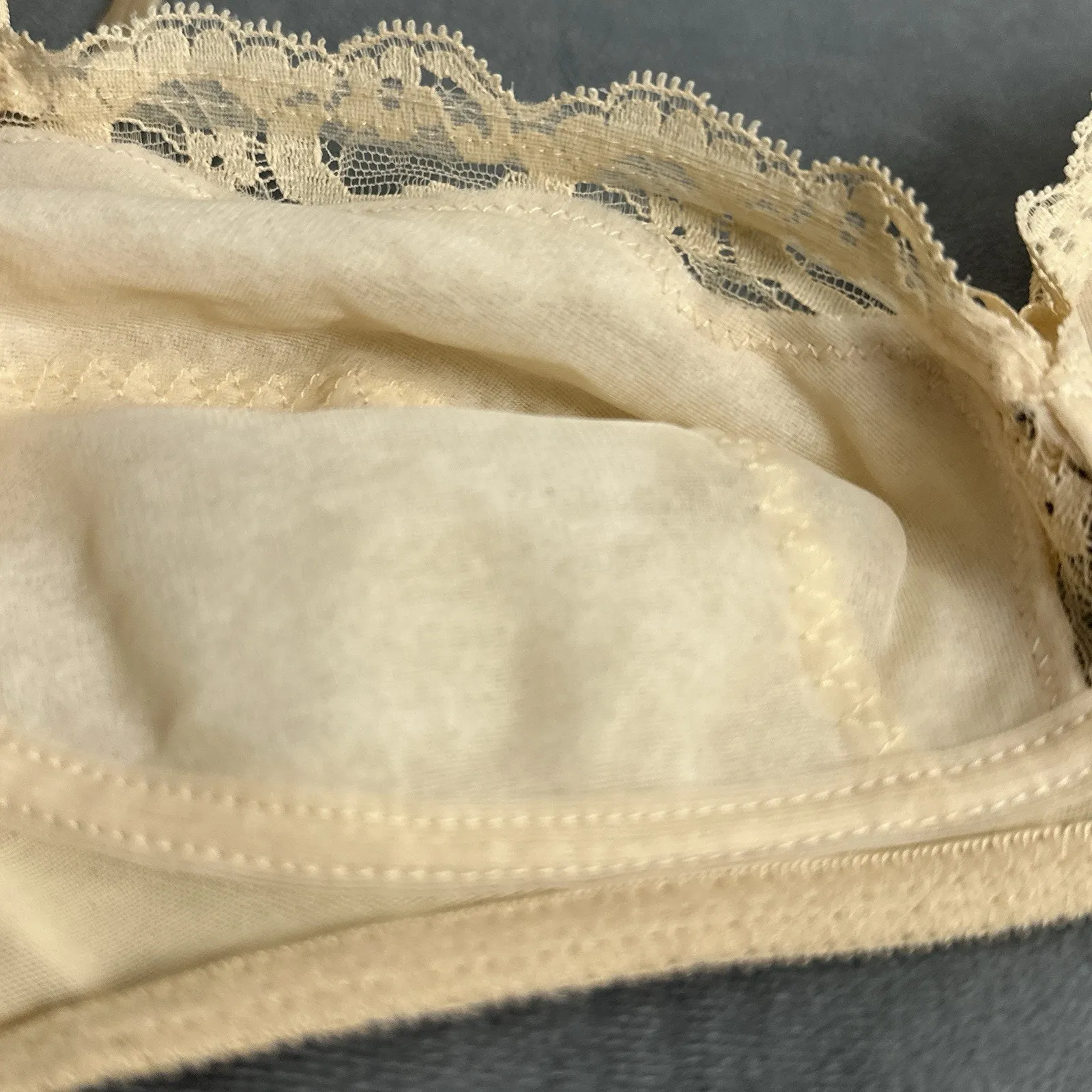 Vintage NEW NOS Vanity Fair Bra Size 32B Nylon Fiberfill Lined 72-278 Wire Free - Image 8