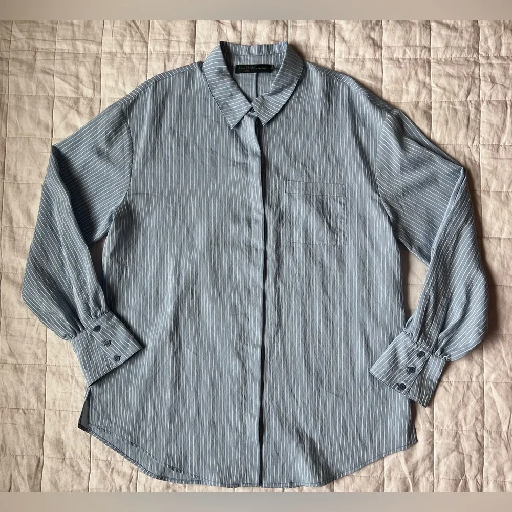 NWOT House Of Harlow Ivory Blouse Light Blue Stripe Button Down Shirt - XL - Image 2