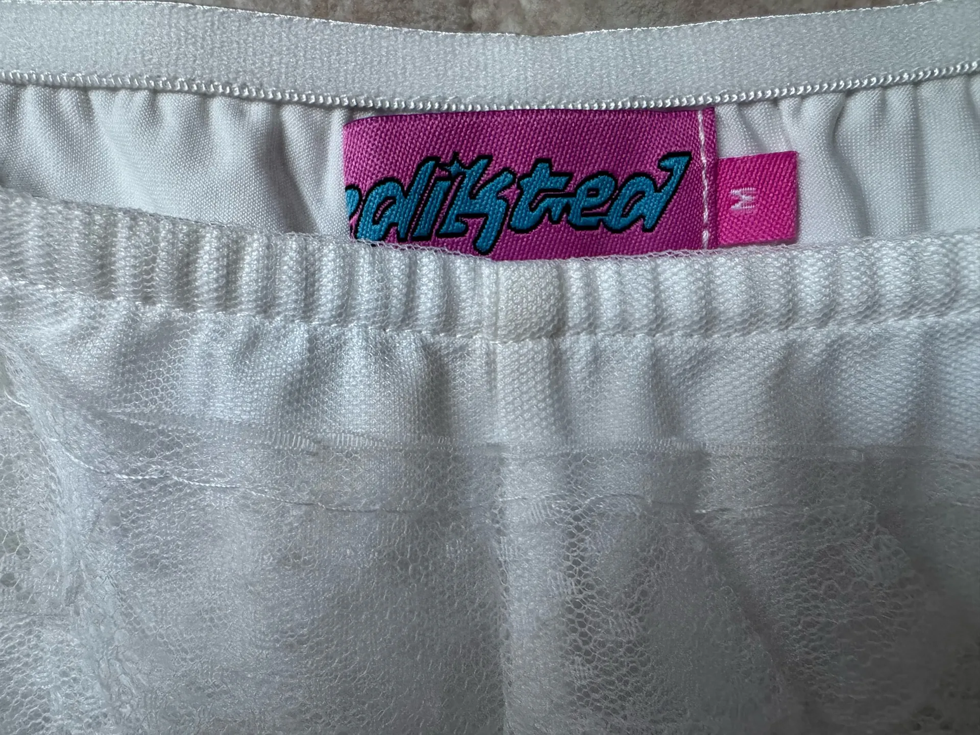 Edikted  Shorts Ruffle White - Image 3