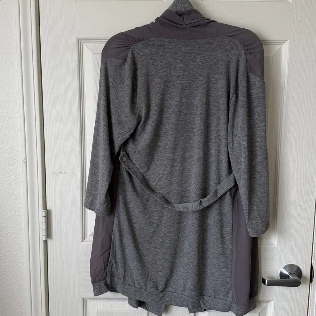 Papillon Size Large Gray Light Gray Sheer Cardigan. - Image 6