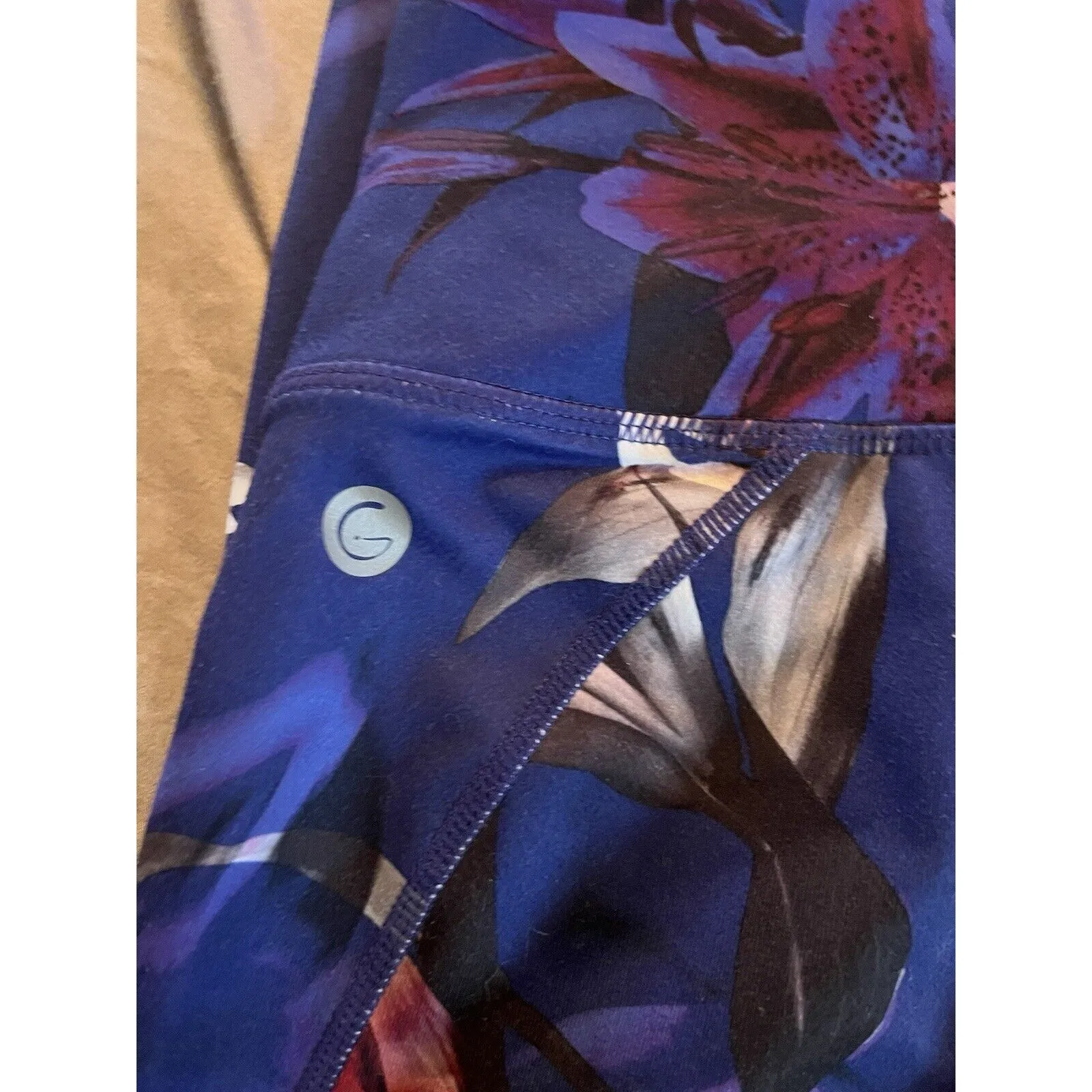 Guru Women's Floral Active Leggings Mid Rise Size Small EUC - Image 8