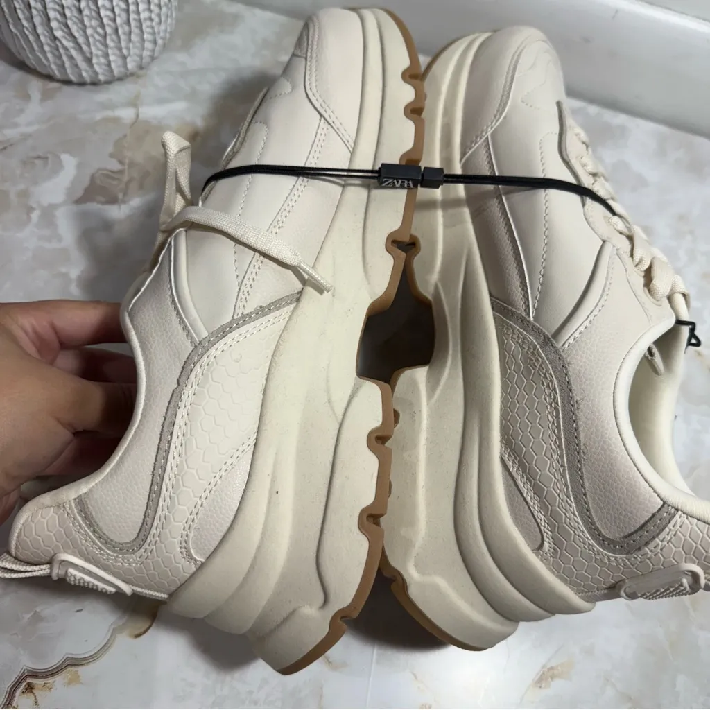 NWT Zara Women's Single Color Running Sneakers‎ 5019 Size 9 Zara Size 40 - Image 8