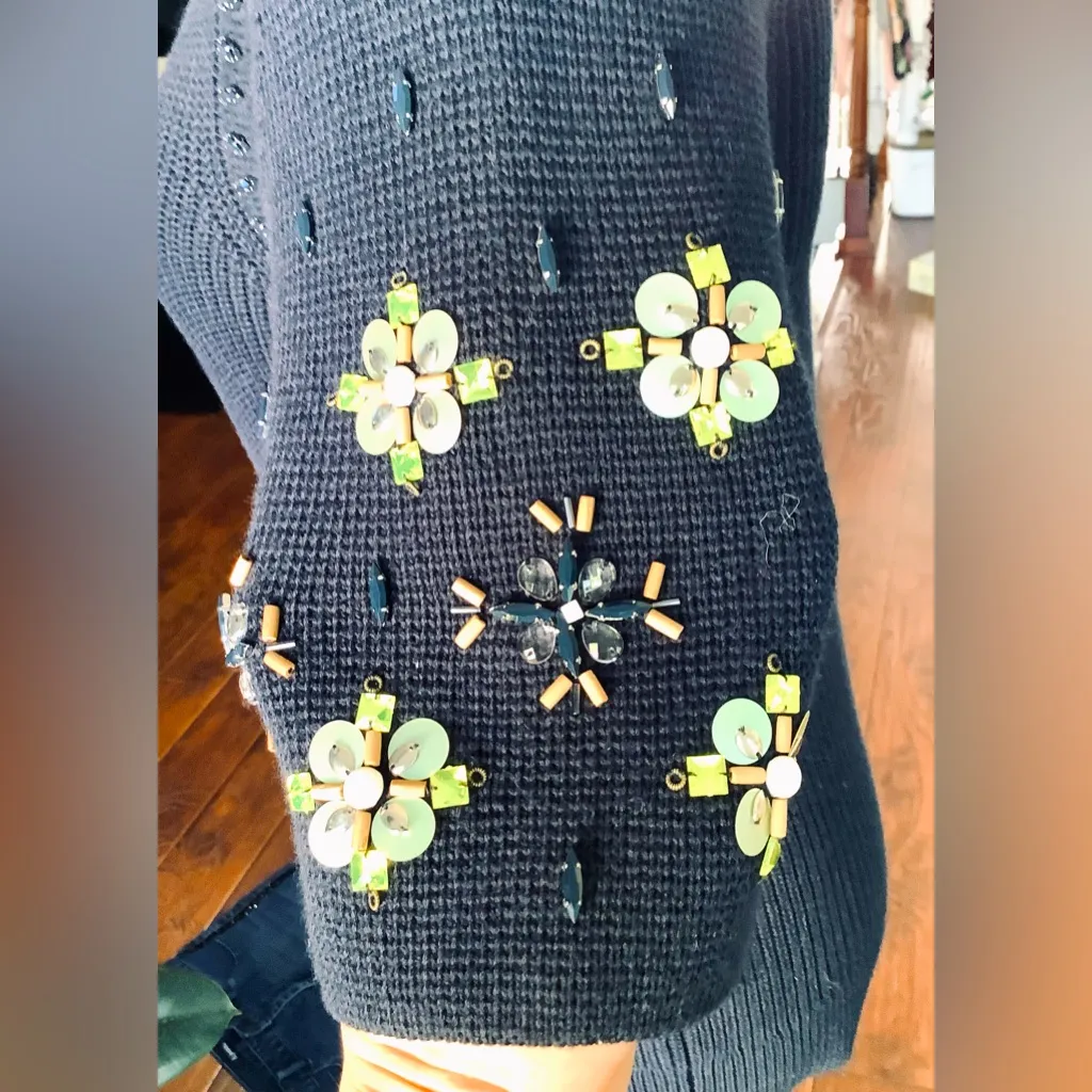 Beautiful embellished top 💙💛🤍💙 - Image 7