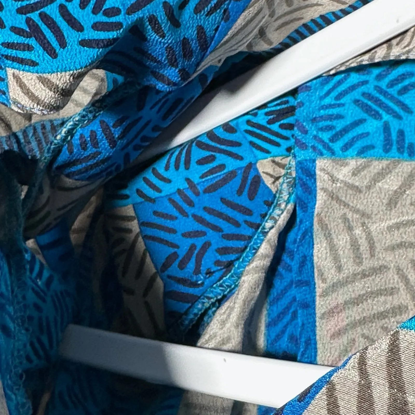 Maggy London by Jeannene Booher Silk Abstract Print Long Sleeve Blouse Size 4 - Image 8