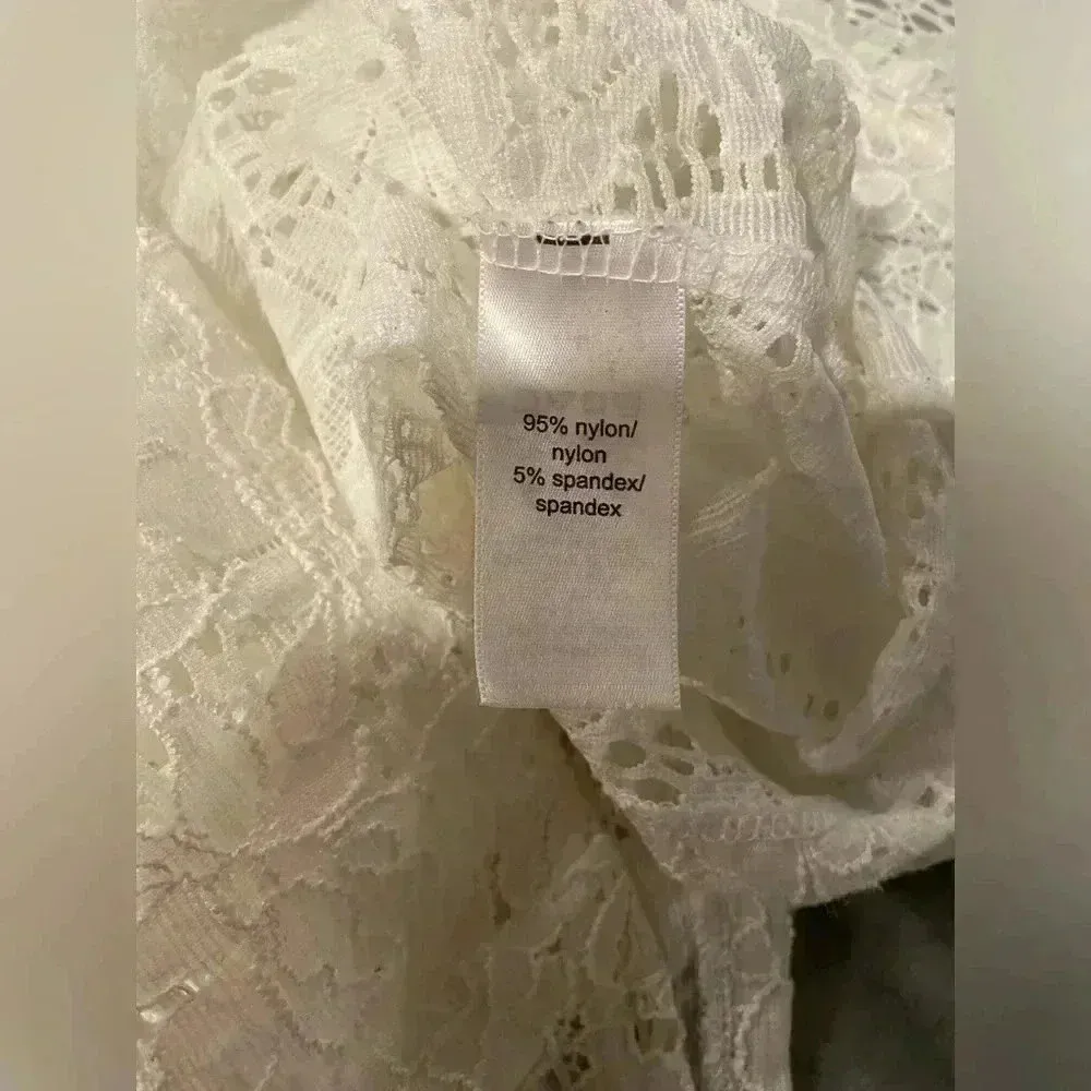 Maurice’s White Lace Stretch Short Sleeve Tree Sheer Pullover Scoop Neck Size S - Image 6