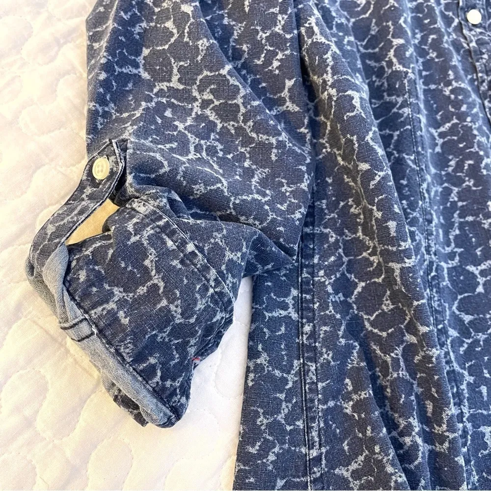 Talbots Petite women roll up sleeves acid wash animal print denim shirt size 2P - Image 9