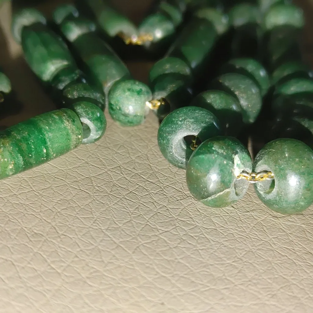 Green Jade Beaded Necklace Vintage Barrel Round Beads Gold Tone Clasp 17 Inches - Image 3