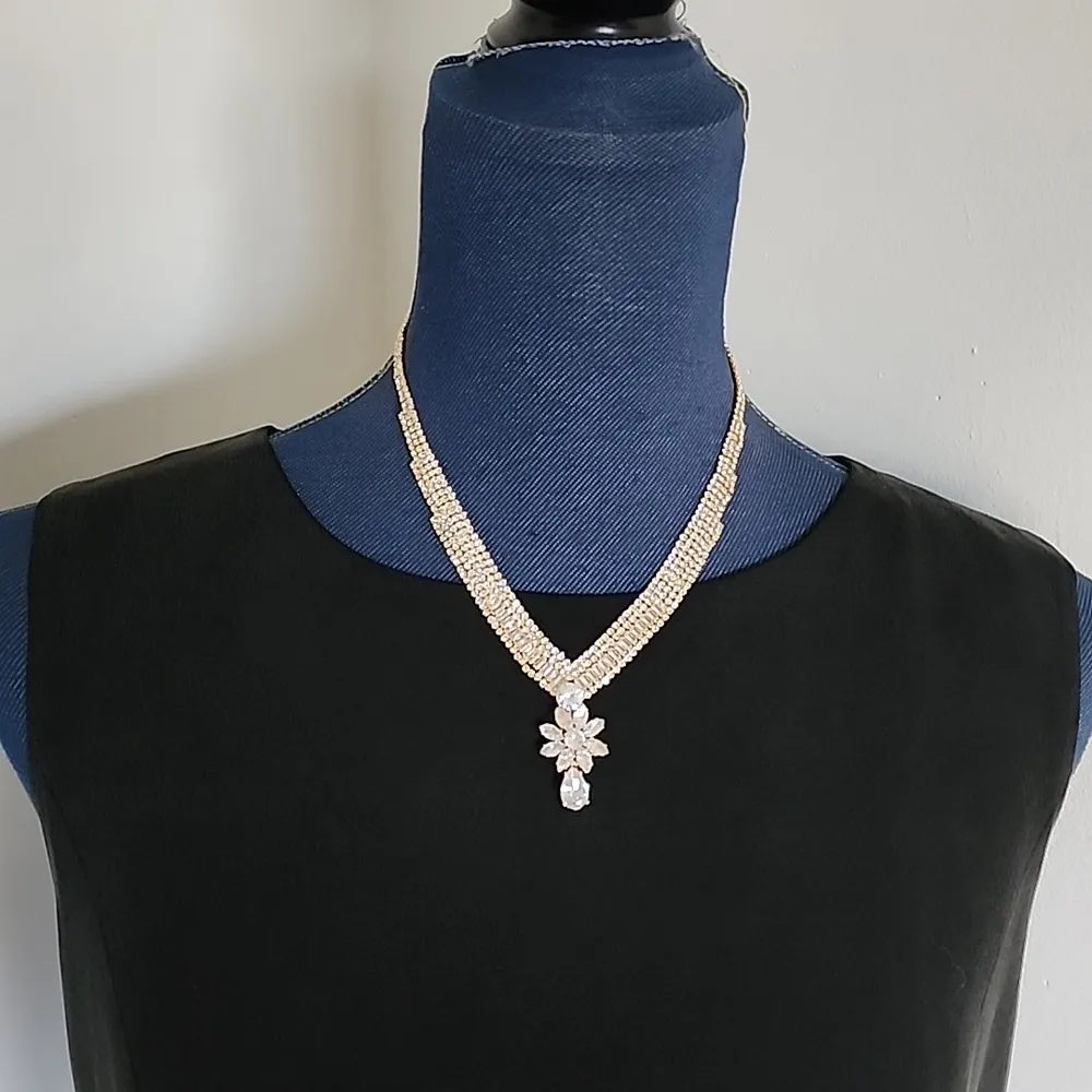 Gold and Cubic Zirconia Glam Necklace Earrings Set New - Image 9