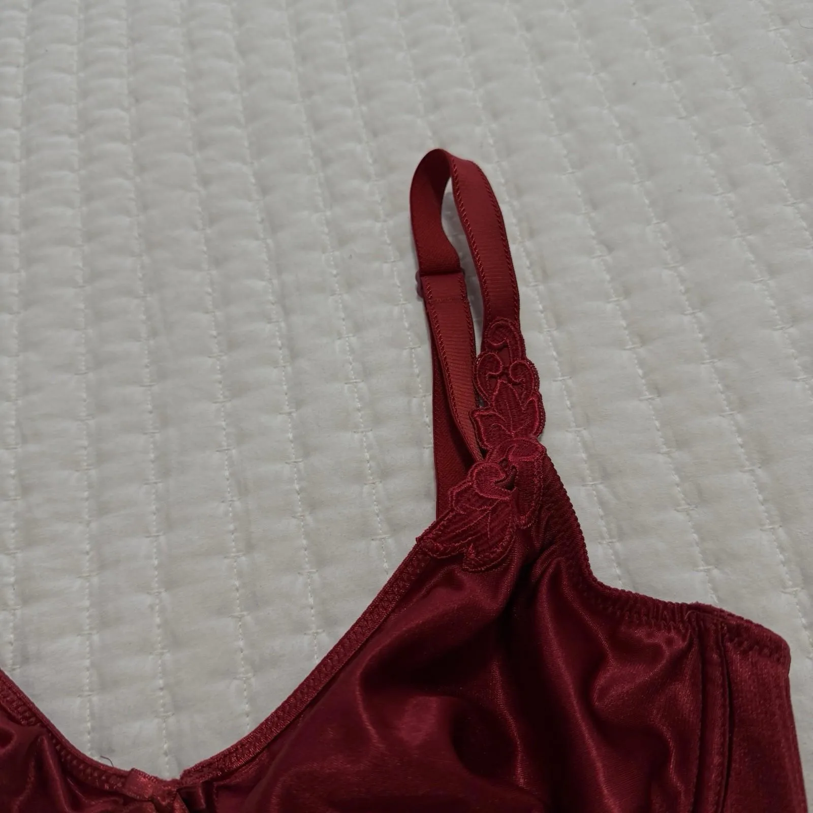 Chantelle Bra Red 38C Underwire Unlined Leaf Lace Trim - Image 13