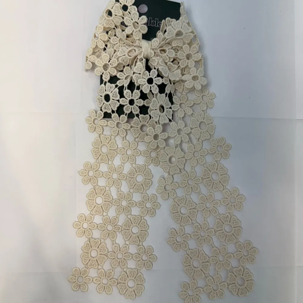 Wild Fable Eyelet Lace Hair Accessory Clip Off white Cream Floral boho crochet - Image 2
