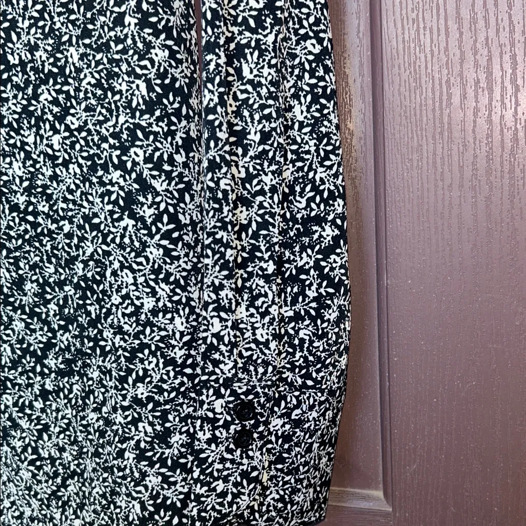 Molly Bracken Black and White Floral Top - Image 3