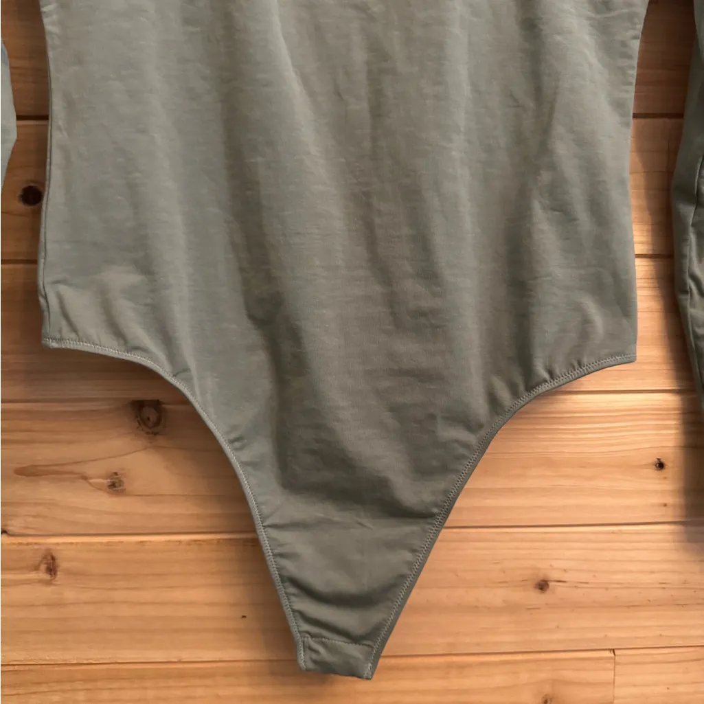 Everlane  Size Medium Supima Cotton Long Sleeve Square Neckline Bodysuit - Image 3