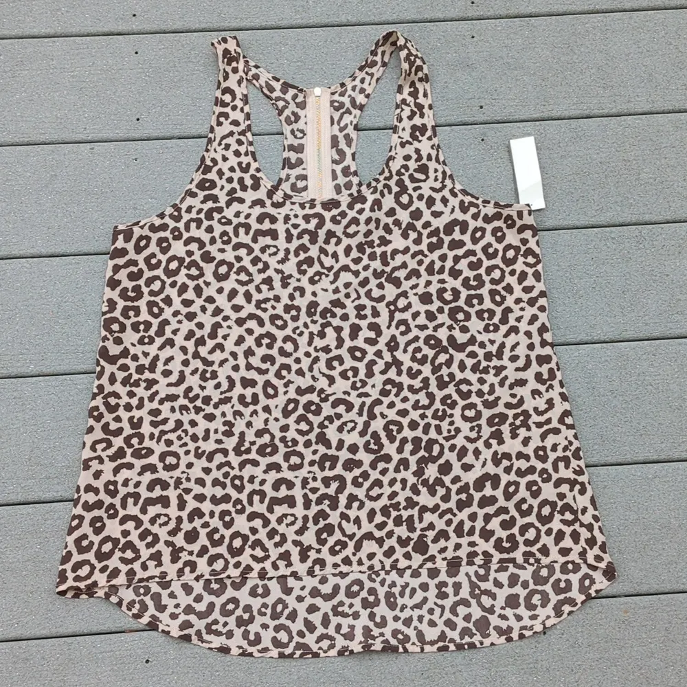 NWT Ambiance Apparel 1/4 Back Zipper High Low Waist Sleeveless Top - Image 6