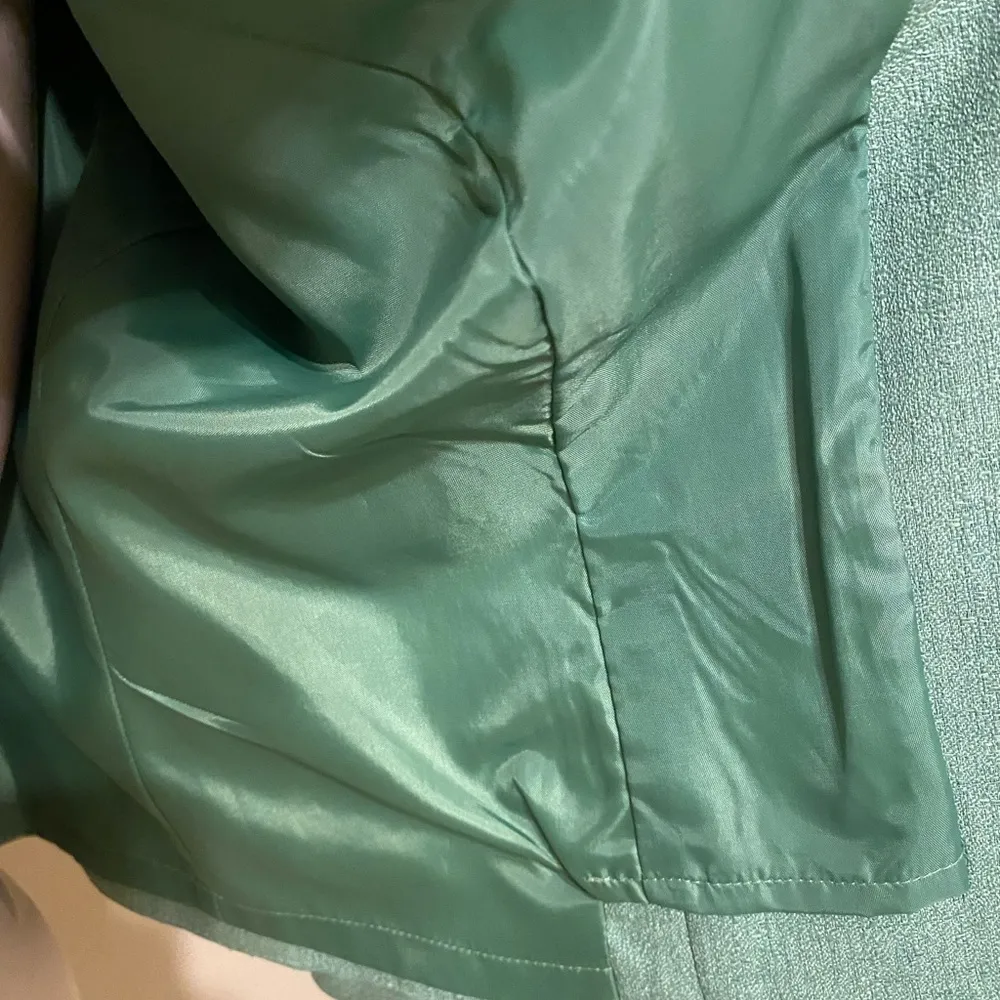 🛍PETITE SOUTH GREEN ZIP UP BLAZER LINED INSIDE, SIZE 8 P🛍 - Image 6