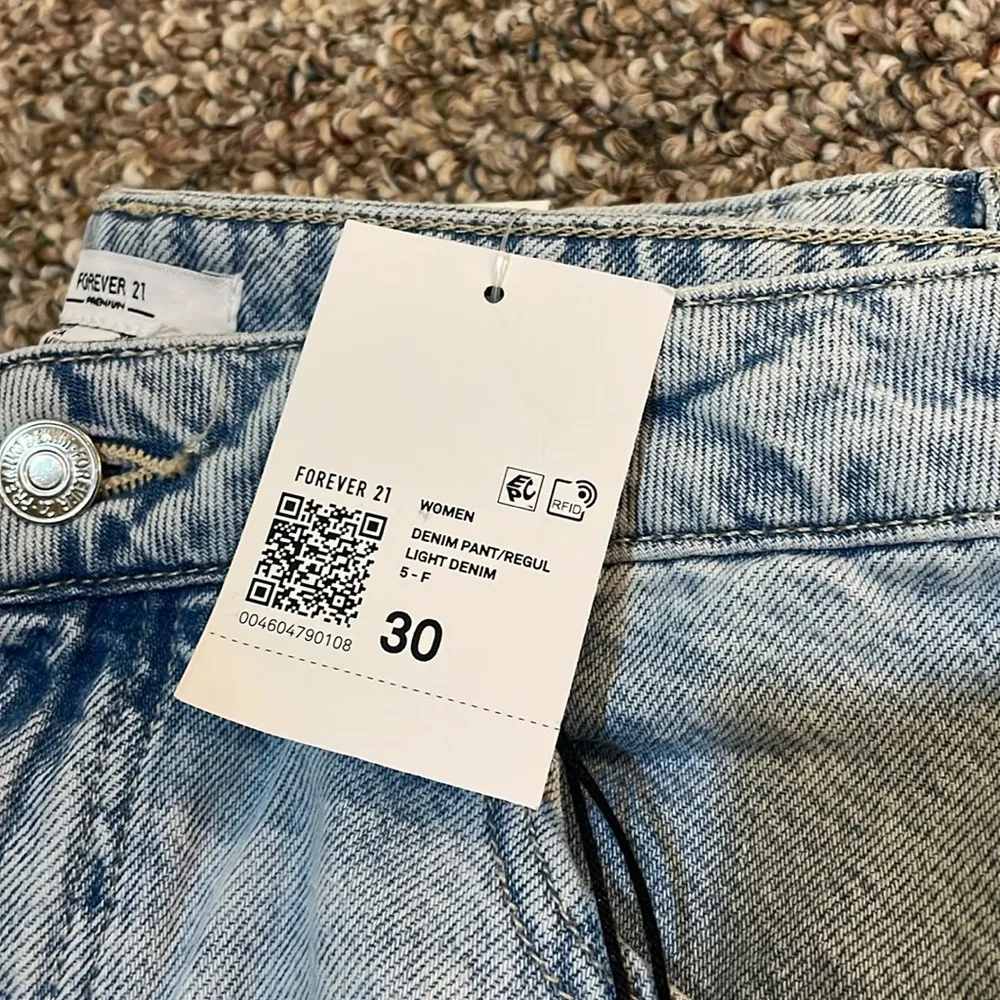 Womens New Forever 21 High Rise Slim Fit Flare Leg Jeans - Image 4