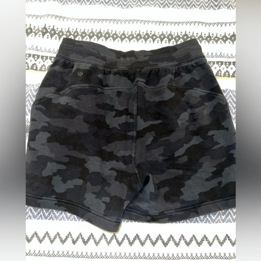 Lululemon Scuba‎ High-Rise Short 5” size 8 - Image 2