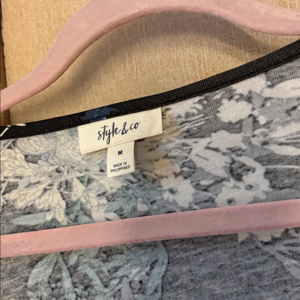 Style & Co Vintage .Floral Top medium - Image 2