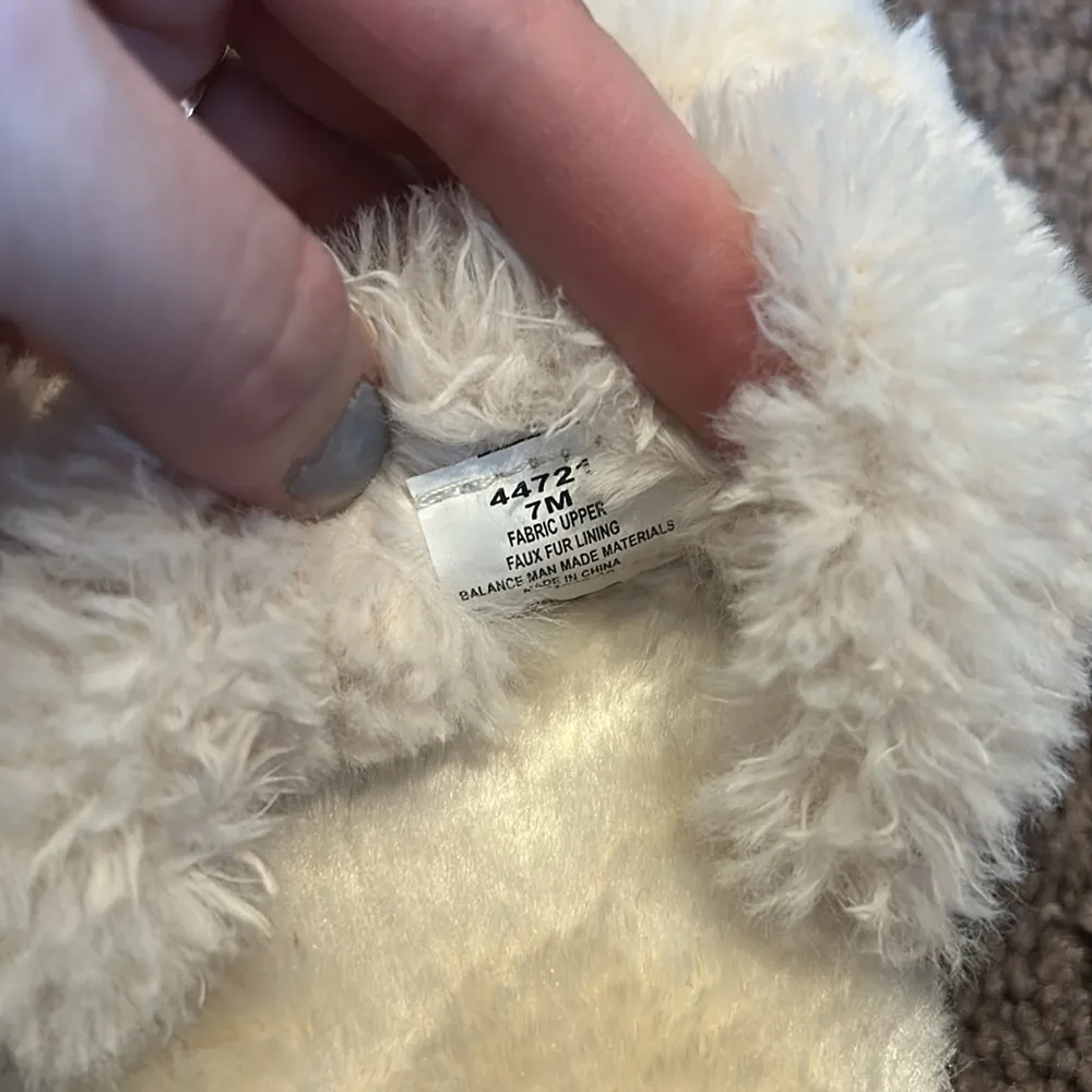 Minnetonka Indoor/Outdoor Cream Cozy Fur Cushioned Slide Slippers - Image 7