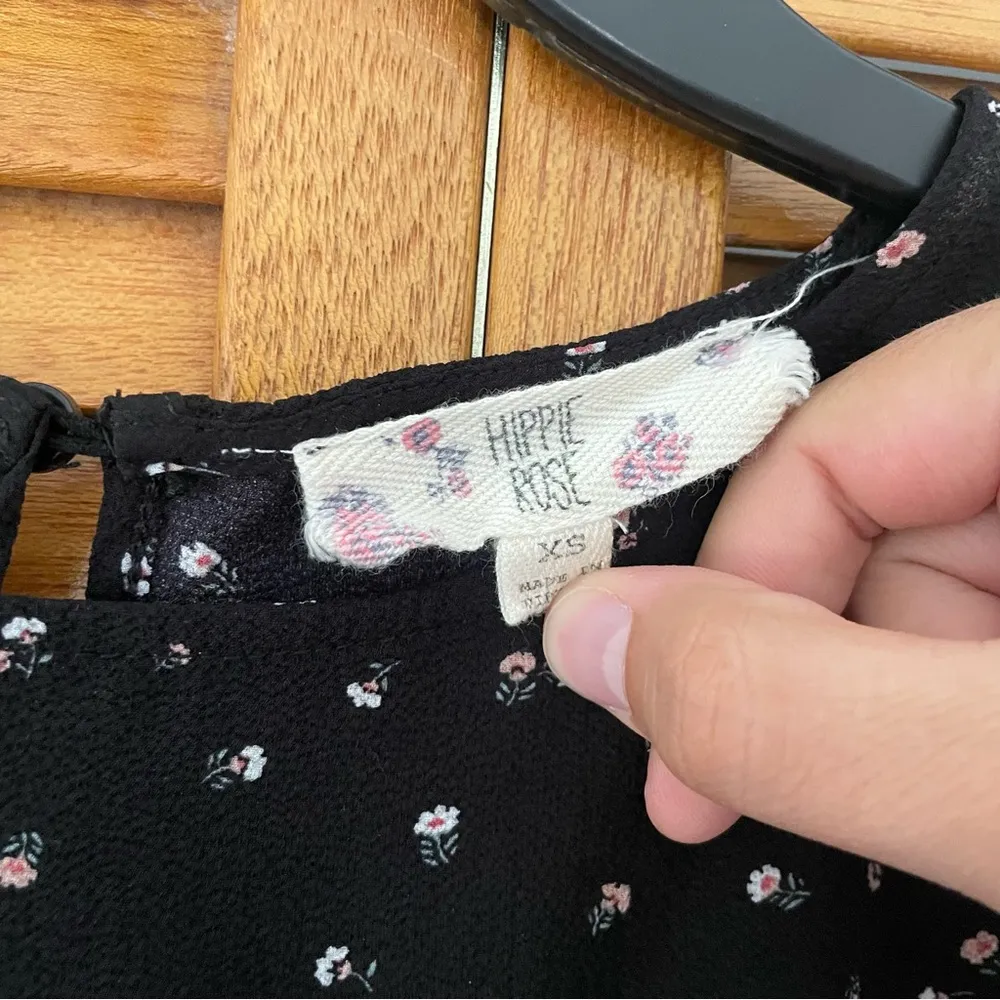 Hippie Rose  Women’s Black and Pink Floral Business Casual Blouse Sz XS - Image 4