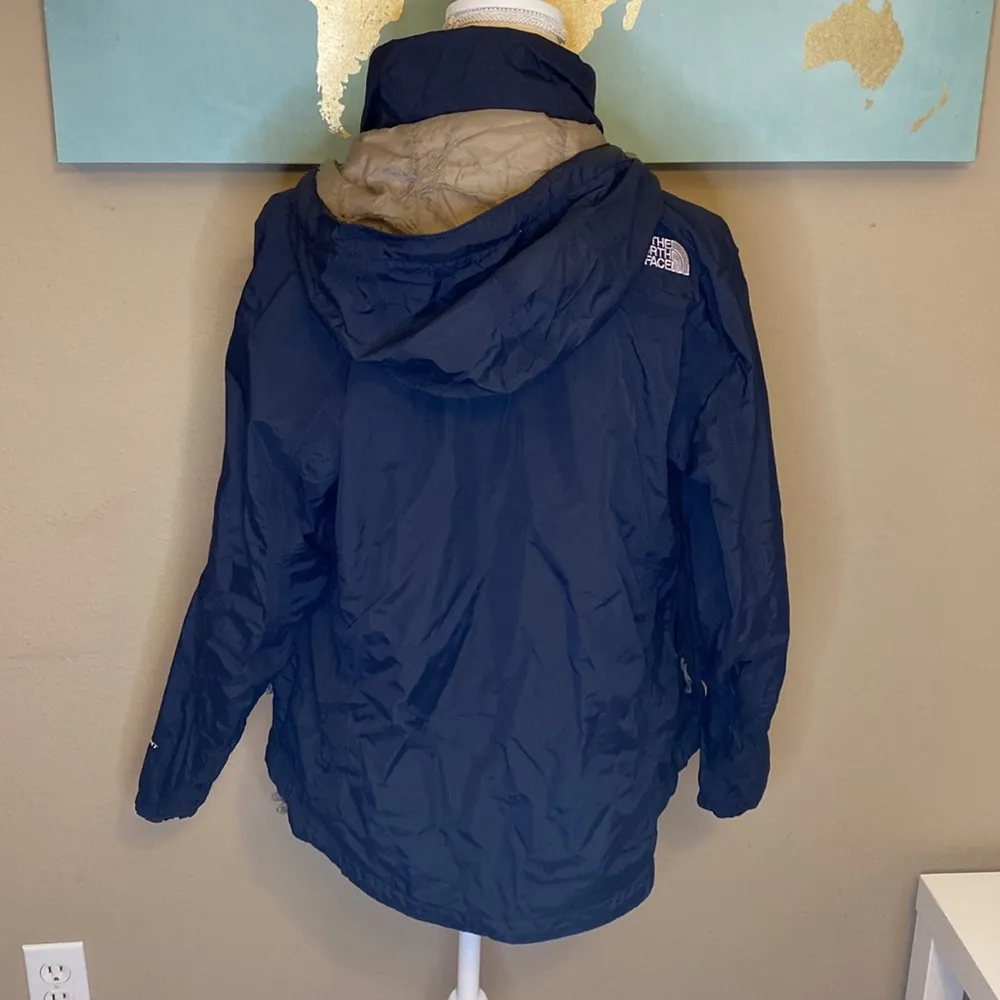 Ladies small black north face jacket - Image 10