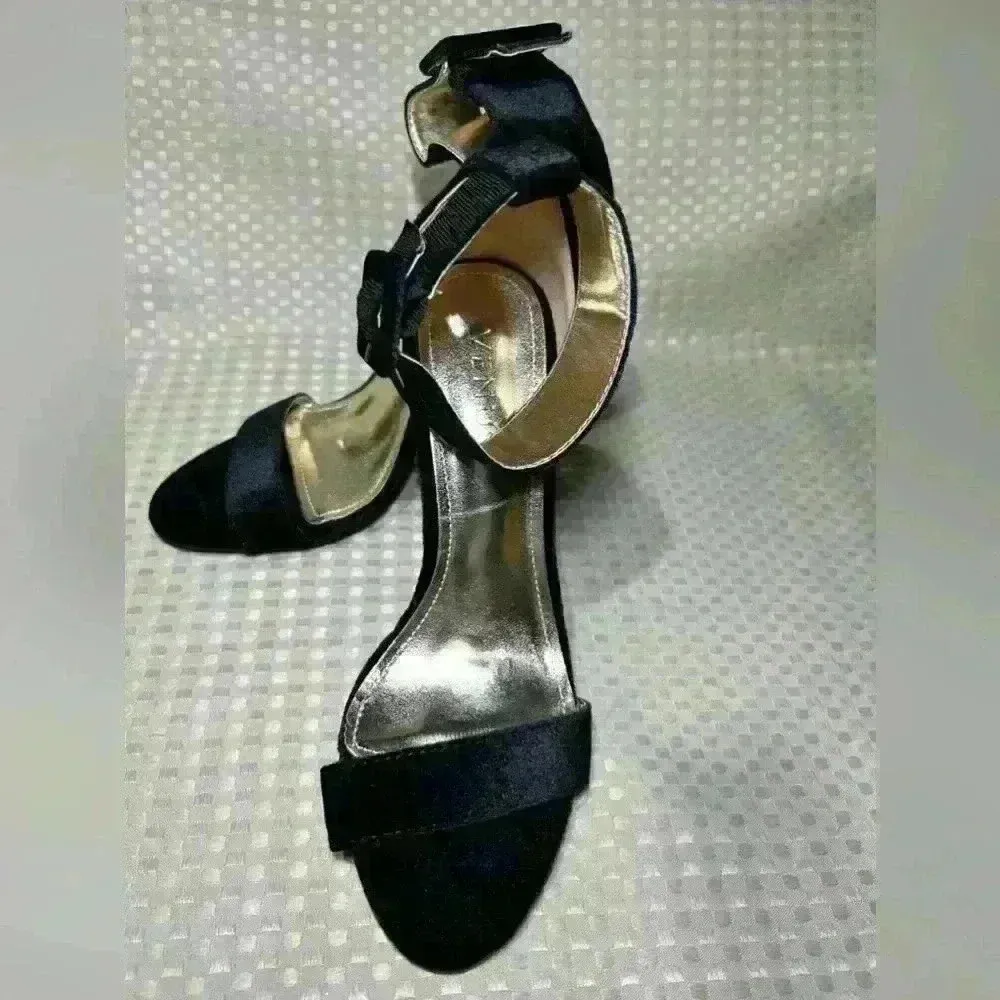 Venus high heels, Size 8 new without a box - Image 4