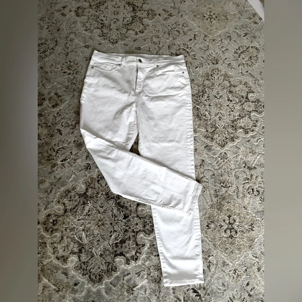 White dressy jeans 🌸 EUC 🌸 - Image 3