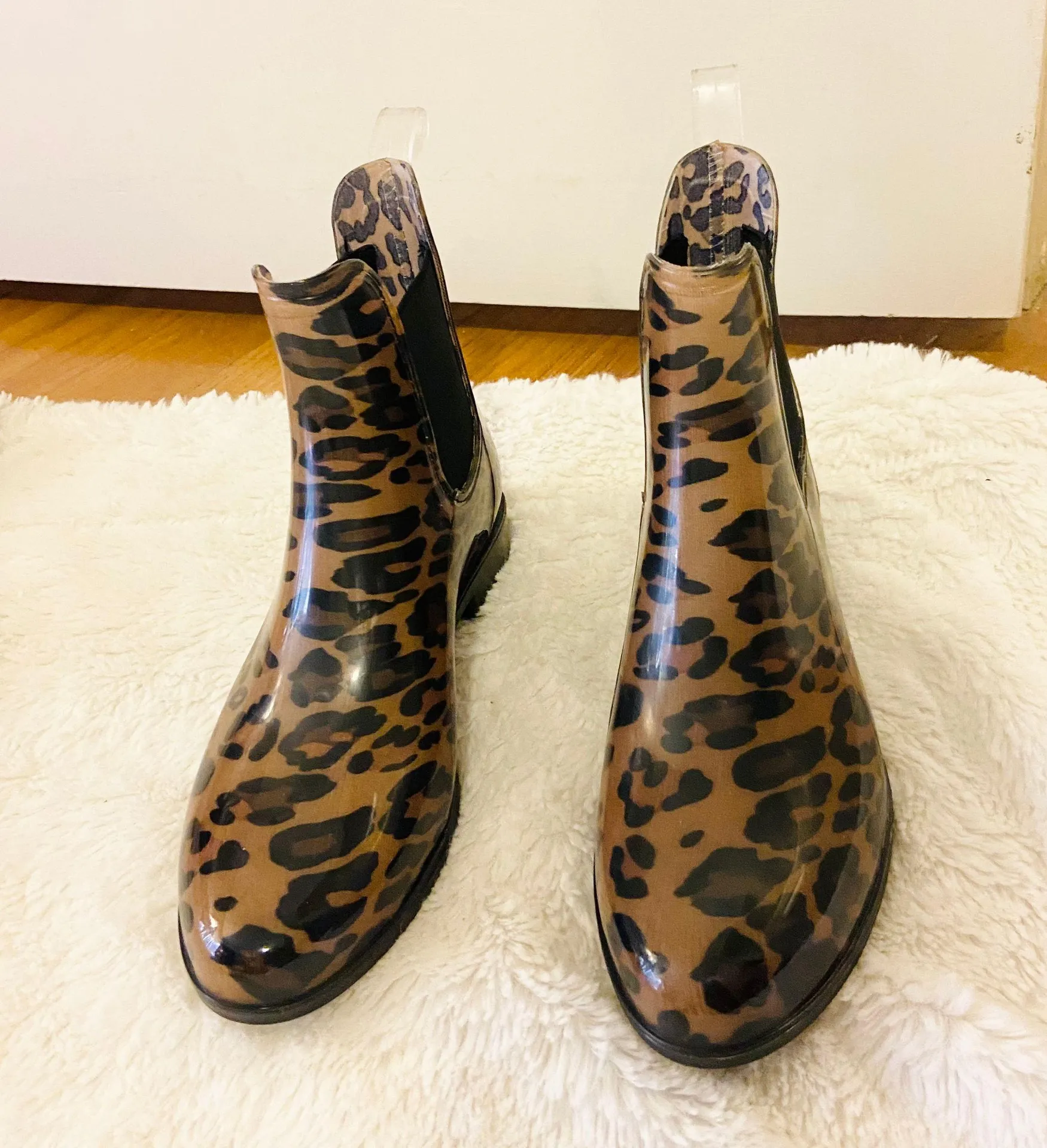 NWOT lifestride leopard cheetah jelly Chelsea boot - Image 5