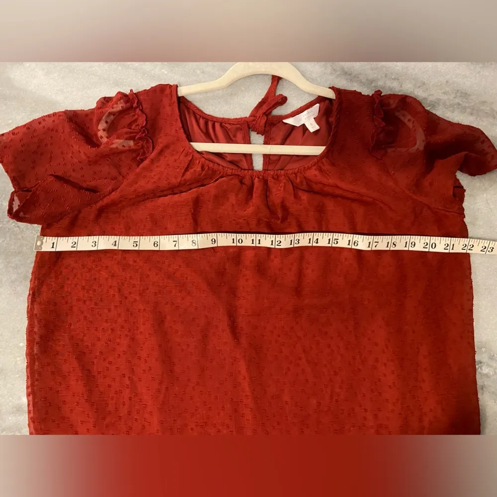 LC Lauren Conrad Size S Brick Red Lined Short Sleeve Textured Tie Back Blouse - Image 13