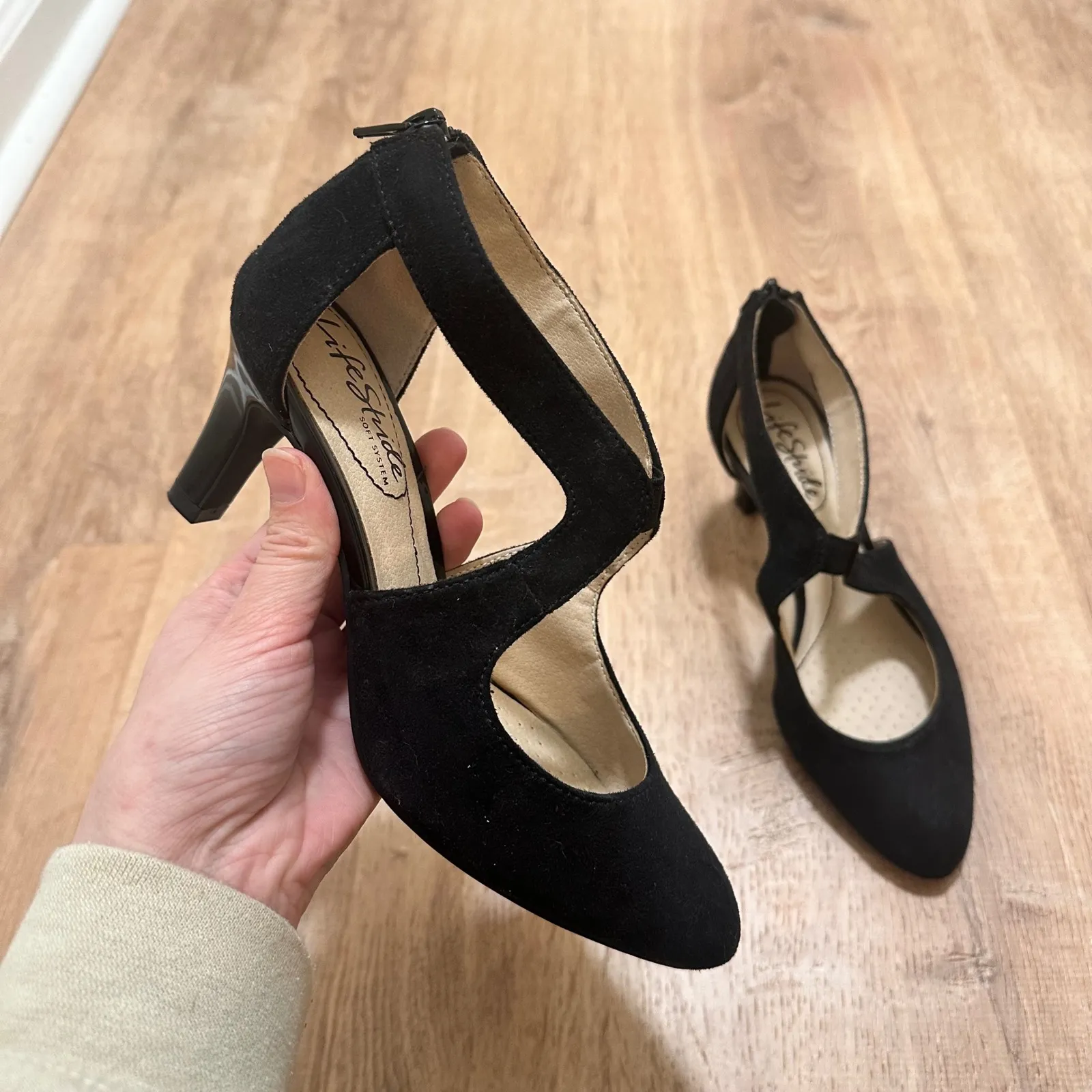 LifeStride | Women's Flex Black Micron Suede Cutout High Heel Shoes, Size 5M - Image 3