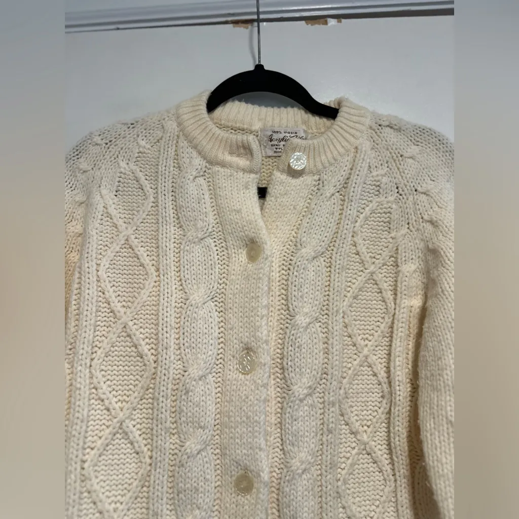 Vintage 60s Woman’s Cream Cable Knit Long Sleeve Button Closure Cardigan. Size M - Image 10